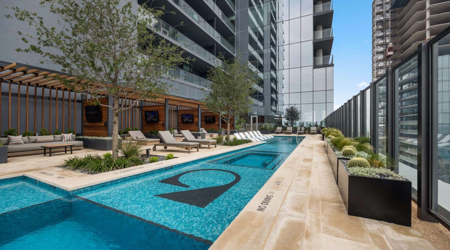 Residences at 6G in the downtown Austin skyline